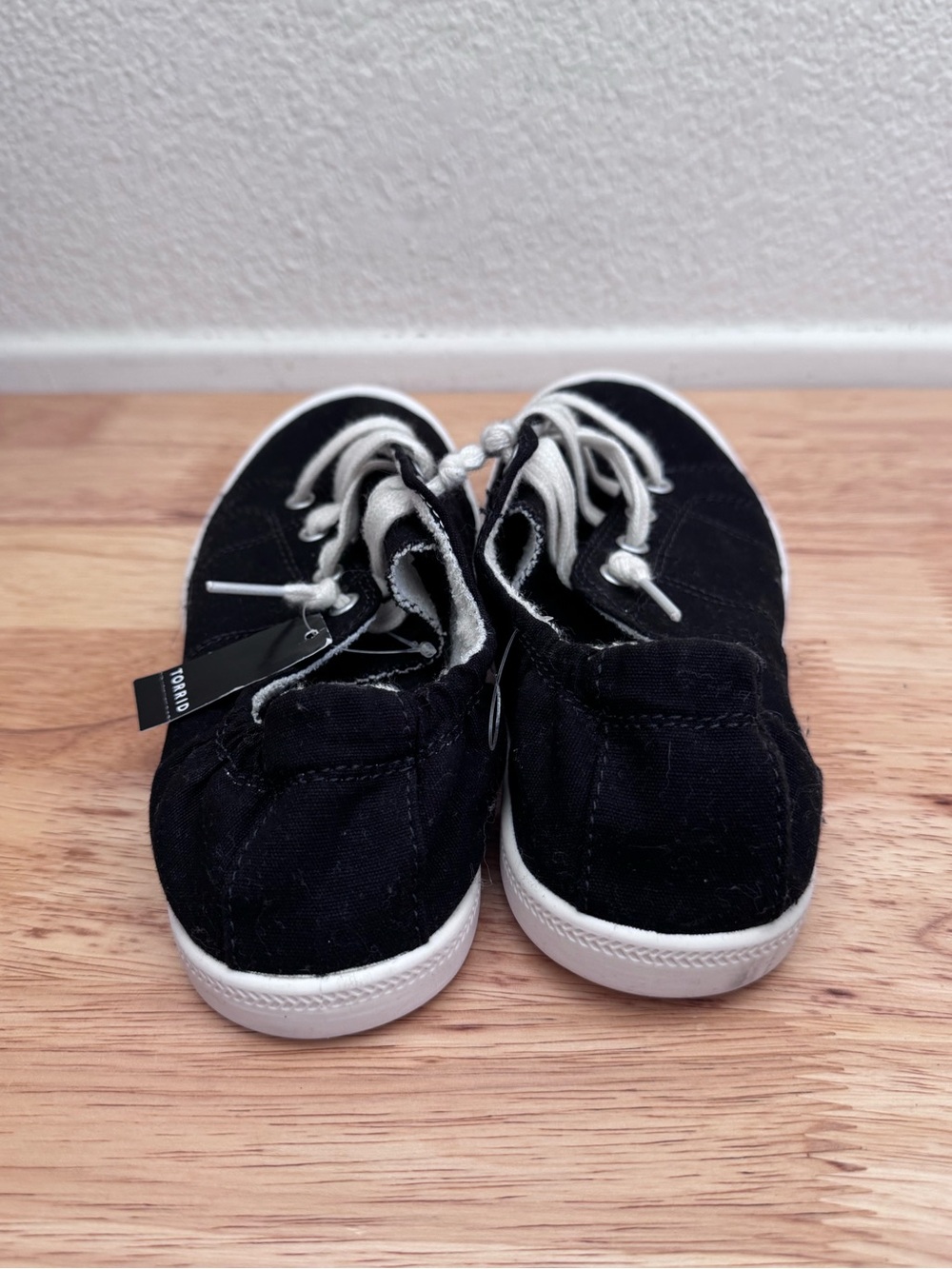 torrid Riley Ruched Sneaker (WW) - Picture 6 of 8